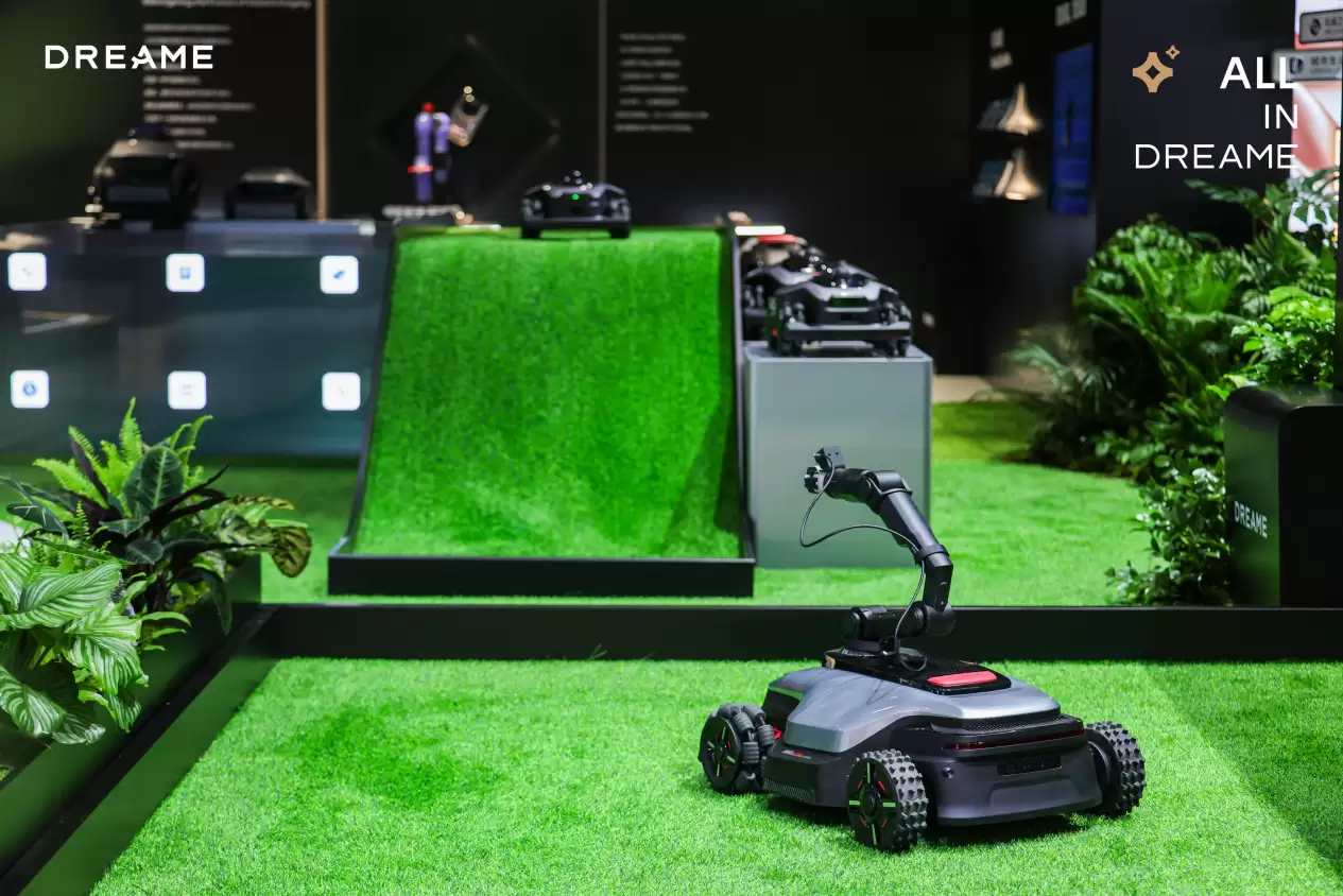 追觅割草机器人亮相2026AWE 以领先技术引领庭院智能化升级