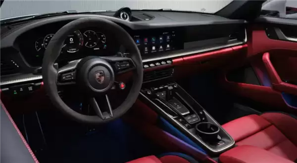 史上最强911诞生!2026款保时捷911混动版0-60英里加速仅2秒