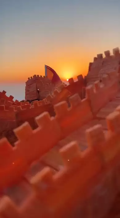 博主用牙齿啃胡萝卜雕出万里长城 自称全网牙雕第一人