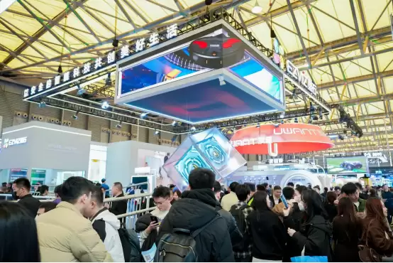 萤石Stella星辰系列震撼发布!全球首创双擎双热活水洗地 解锁AI清洁新高度