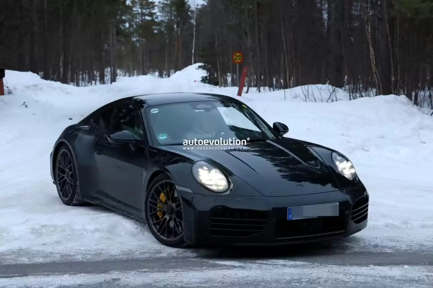 保时捷2027款911 Turbo Touring高性能跑车路测图曝光