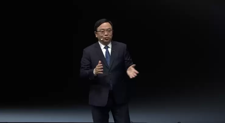 比亚迪闭门会：2万座闪充站背后的「油电切换」大周期