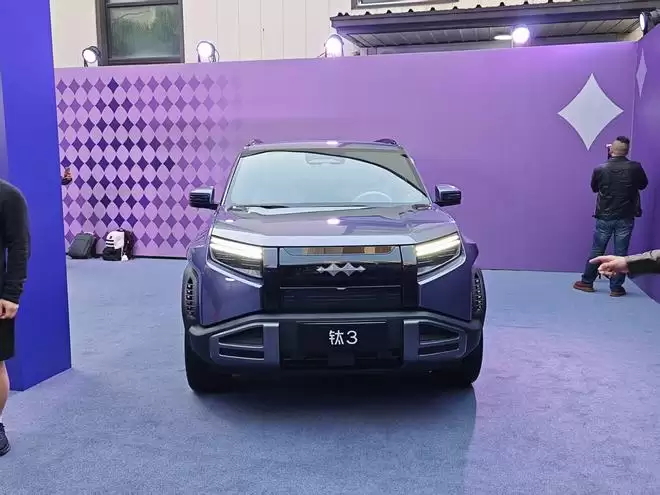 免费闪充18个月纯电续航620km 钛3闪充版售15.38万元起