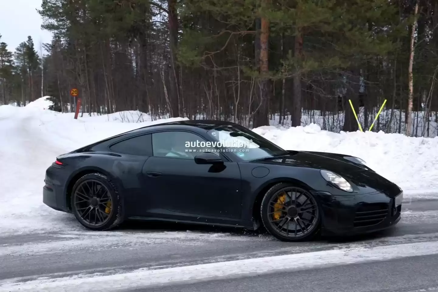 保时捷2027款911 Turbo Touring高性能跑车路测图曝光