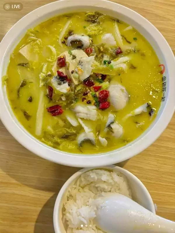 酸菜鱼连锁店菜盆藏3.5cm内增高:顾客被气笑了