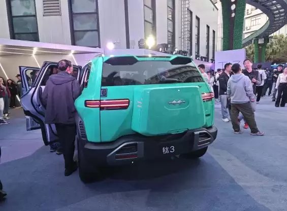 免费闪充18个月纯电续航620km 方程豹钛3售15.38万元起