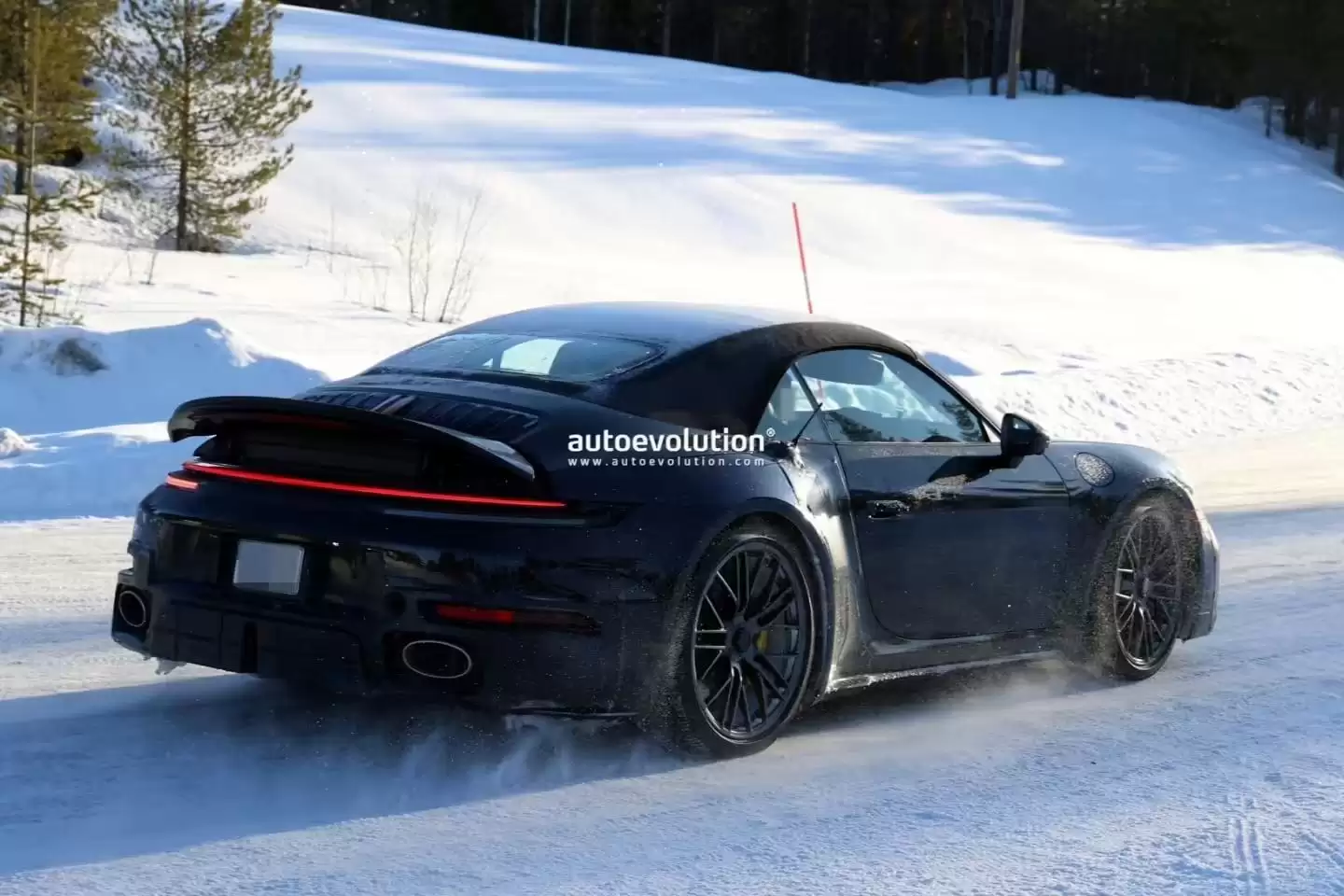 保时捷2027款911 Turbo Touring高性能跑车路测图曝光