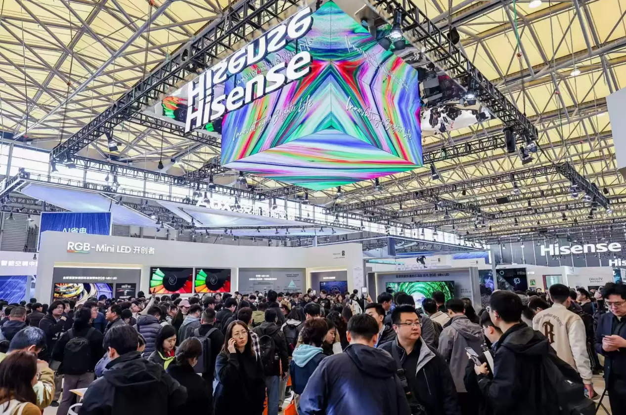 代表通道点赞的显示“科技尖货”,在AWE2026海信现场见证