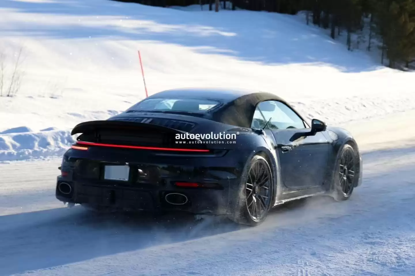 保时捷2027款911 Turbo Touring高性能跑车路测图曝光