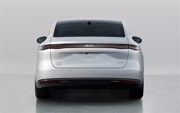 高度还原概念车 比亚迪旗舰海豹08申报:二代刀片闪充9分钟满血