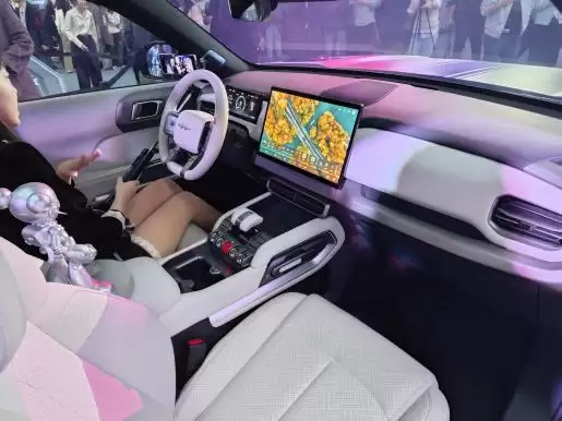 免费闪充18个月纯电续航620km 方程豹钛3售15.38万元起