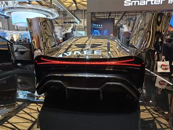 探路发布两款概念车:剪刀门轿跑超拉风 百公里加速1.8秒