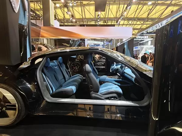 探路发布两款概念车:剪刀门轿跑超拉风 百公里加速1.8秒