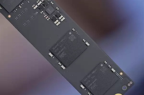 长江存储首款商用PCIe 5.0 SSD!PC550 1TB图赏