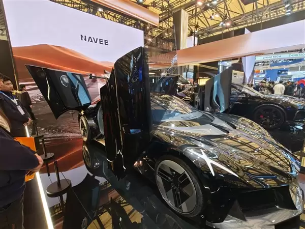 探路发布两款概念车:剪刀门轿跑超拉风 百公里加速1.8秒