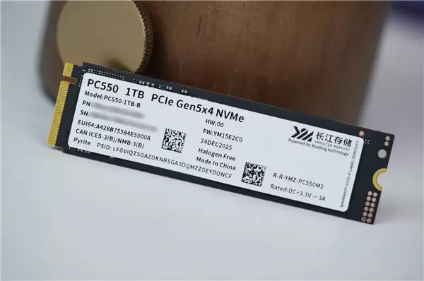 长江存储首款商用PCIe 5.0 SSD!PC550 1TB图赏