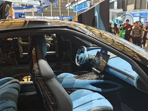 探路发布两款概念车:剪刀门轿跑超拉风 百公里加速1.8秒