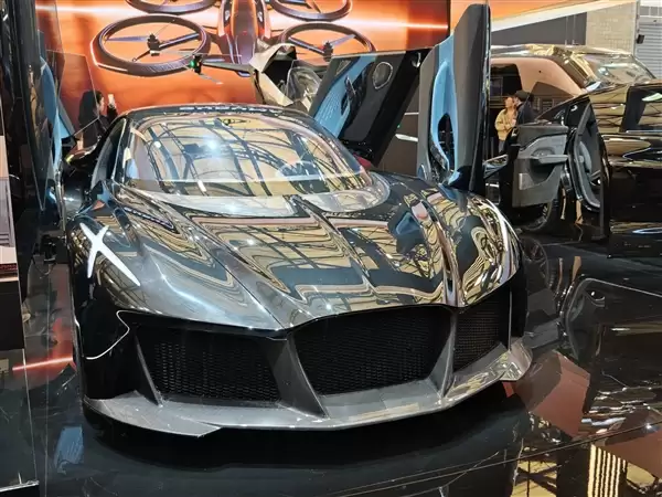 探路发布两款概念车：剪刀门轿跑超拉风 百公里加速1.8秒