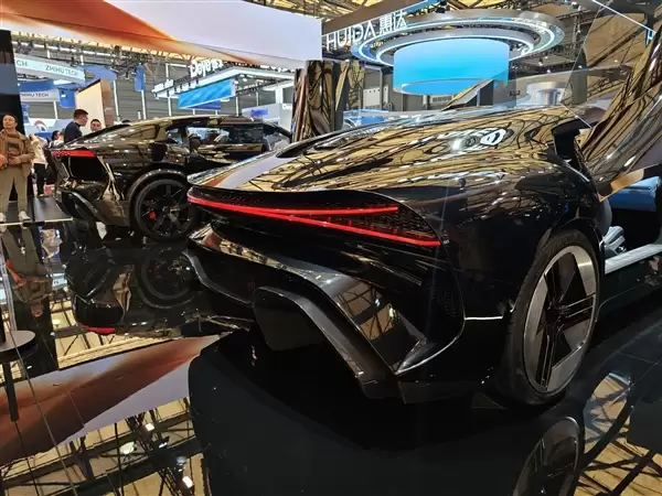 探路发布两款概念车:剪刀门轿跑超拉风 百公里加速1.8秒