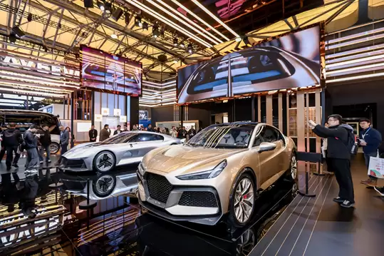 探路发布两款概念车:剪刀门轿跑超拉风 百公里加速1.8秒