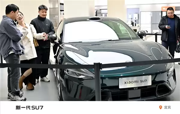 小米汽车第4款绿色来了！新一代SU7璞石绿实拍 雷军：高级而不张扬