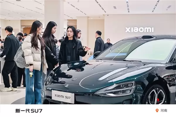 小米汽车第4款绿色来了！新一代SU7璞石绿实拍 雷军：高级而不张扬