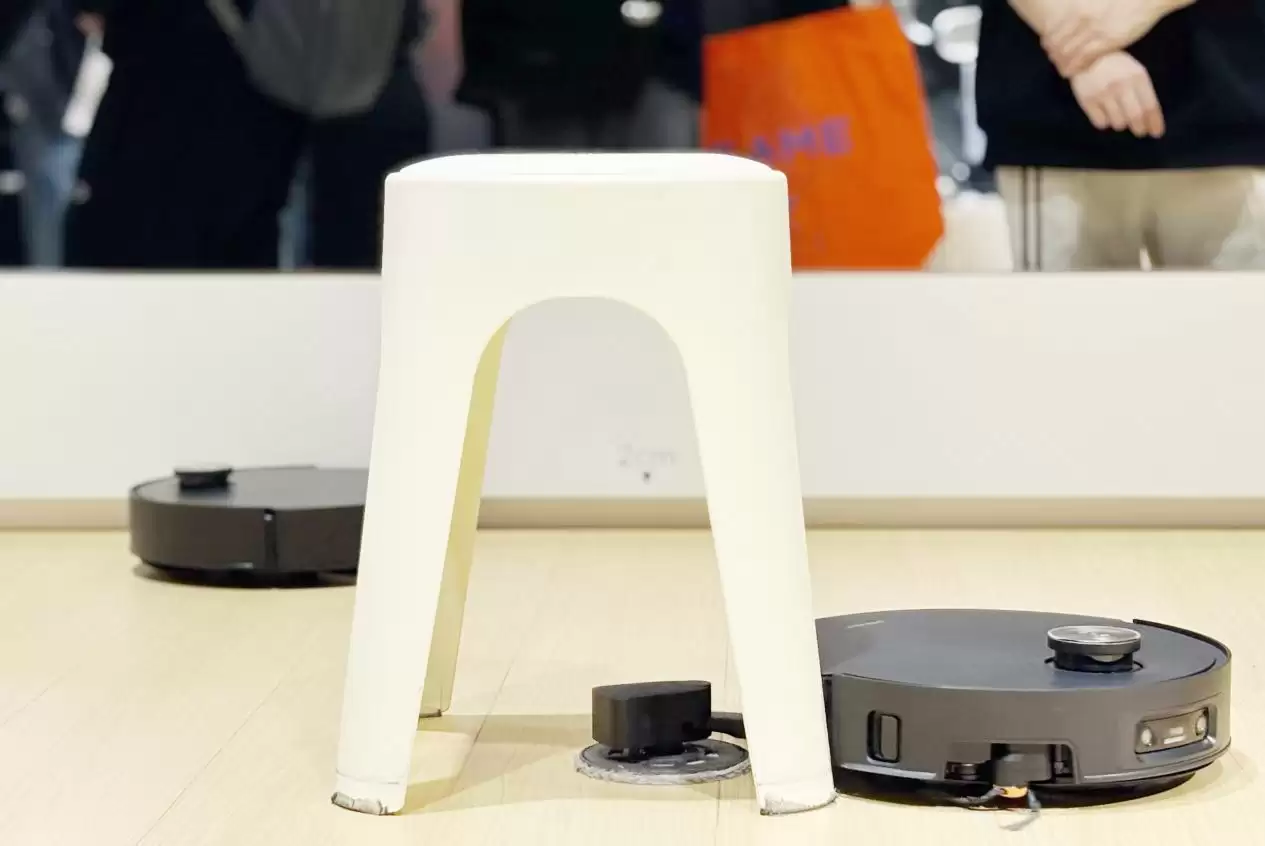 追觅扫地机AWE重磅发布X60Pro 圆盘版，第二代仿生机械臂突破家庭清洁新极限
