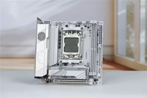 AMD主板奇葩Bug！PCIe随机降速显卡性能大跌：微星终于修复