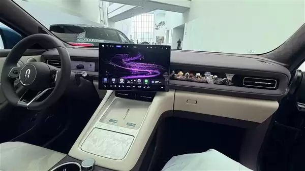 年轻家庭第一辆鸿蒙智行 全新问界M6本月23日开启预定