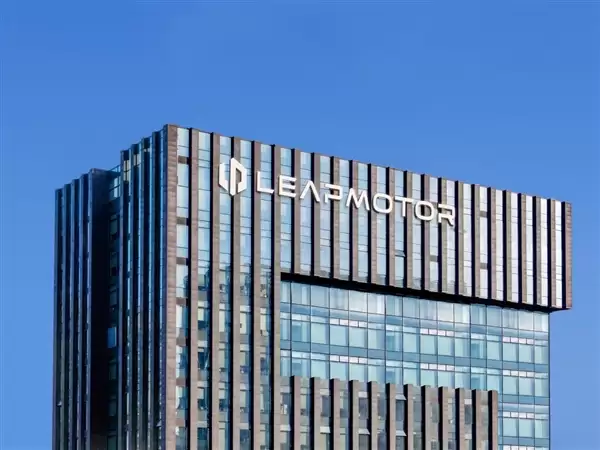 零跑发布史上最强年报！首次全年盈利 销量营收翻倍增长