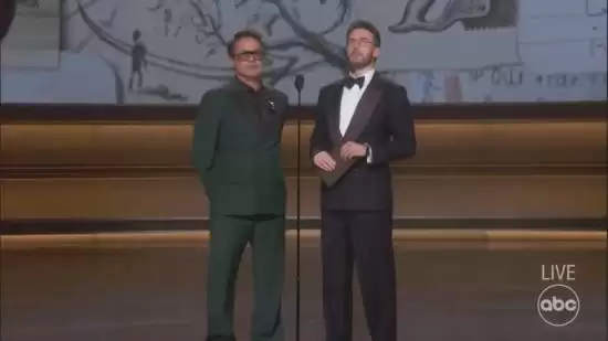 美队、钢铁侠“合体”!小罗伯特送克里斯原味内裤