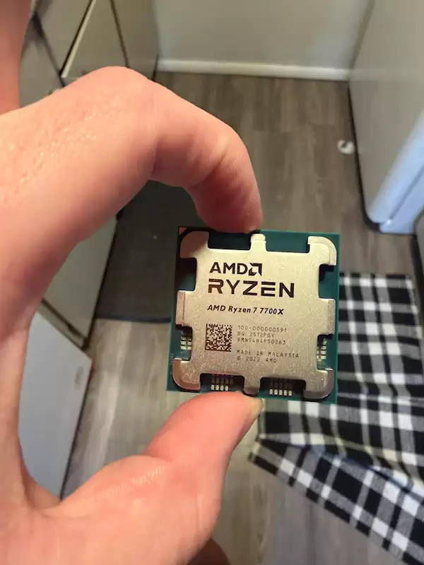 第一次见:锐龙7 7700X居然被狗吃了!