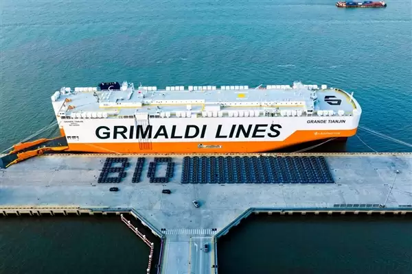 零跑发布史上最强年报！首次全年盈利 销量营收翻倍增长