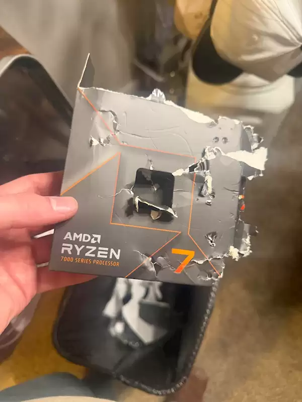 第一次见:锐龙7 7700X居然被狗吃了!