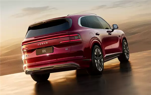 37.68万起 极氪8X开启:全系6C电池 顶配三电机超1400马力
