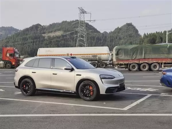 年轻家庭第一辆鸿蒙智行 全新问界M6本月23日开启预定