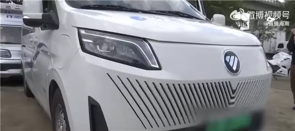 新车提车一月锈迹斑斑！车主质疑买到“库存车” 4S店全程未告知