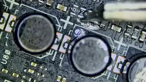 惨烈！用户私改液金致RTX 5070报废：核心烧毁、PCB腐蚀