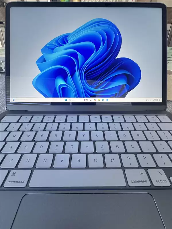 搭载手机处理器的MacBook Neo确实能跑Win11!但性能会大降