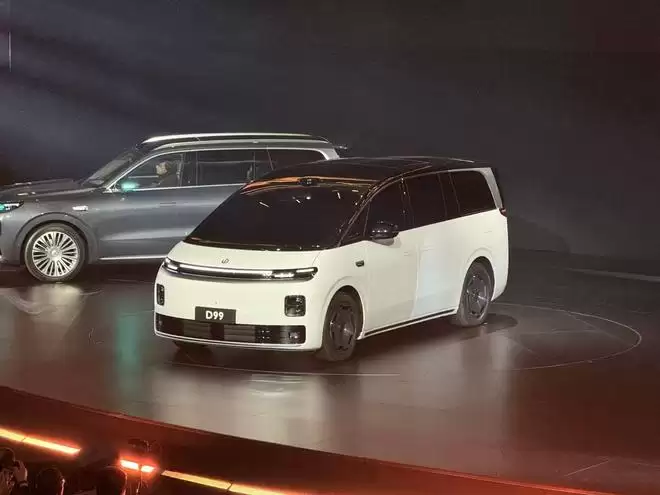 零跑十年答卷：D19与全新MPV亮相 品牌向上进入新阶段