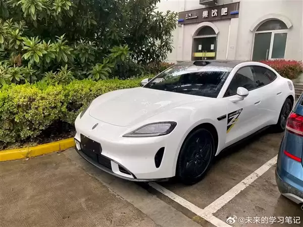 续航最远905km 问界Z7白色版实车曝光:配黑轮圈真精神