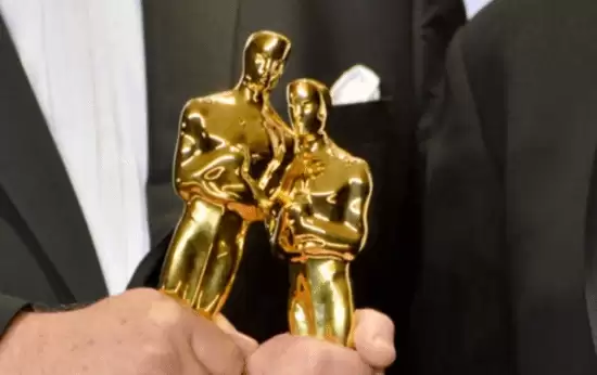 颁完奖后不演了?触目惊心奥斯卡颁奖礼后满地垃圾!