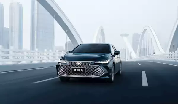 20天新车行驶中发动机爆缸 丰田亚洲龙车主维权被要求“自证”