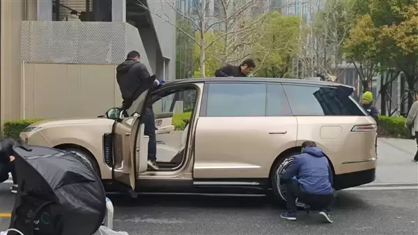 比劳斯莱斯库里南还大 全新蔚来ES9实车曝光:气场太强