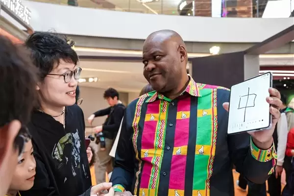 全球最平整折叠屏卖爆!OPPO Find N6泰国首销日销量达上一代的245%