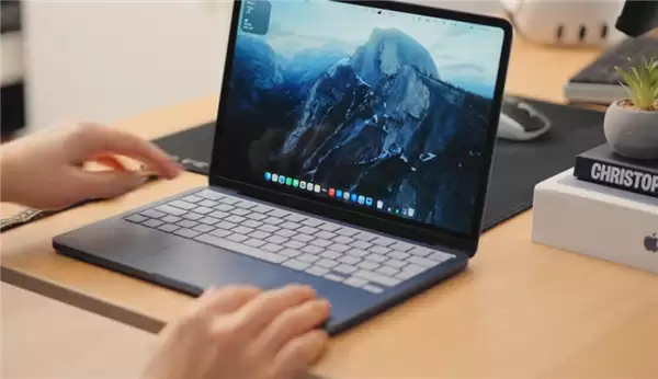 苹果用实力回击8GB内存不够用!玩家实测MacBook Neo同时打开60个应用依然流畅 Windows电脑关机