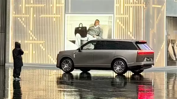 小鹏全新旗舰SUV GX实车亮相：大湾区“路虎揽胜”来了