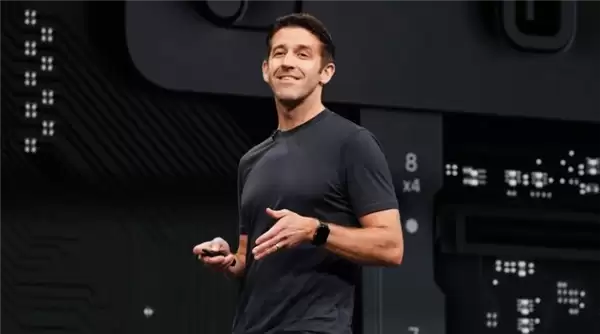 苹果筹备iPhone史上最大升级:首款折叠屏+20周年版齐登场