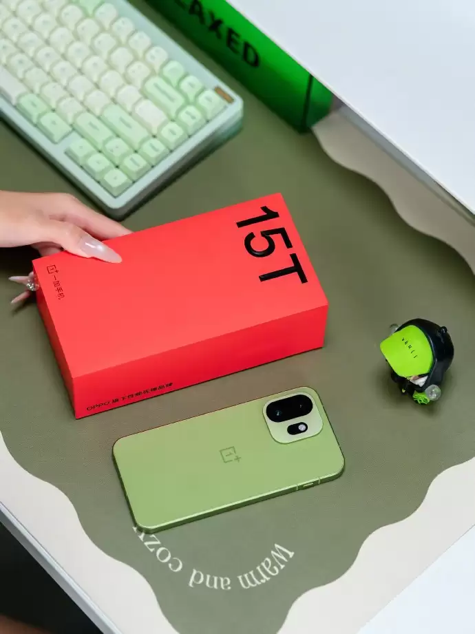 165Hz小屏新标杆！一加15T屏幕细节公布：强光可视+湿手触控全面升级