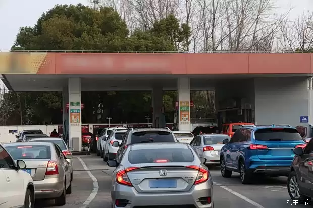 2026年3月23日成品油大幅上调，95号汽油每升涨1.83元创年内新高